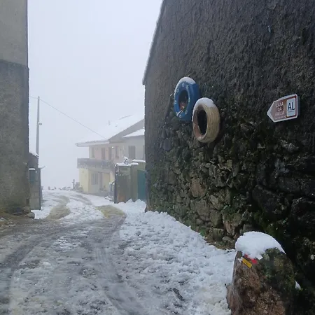 Casa Da Emilia Do Geres Feriehus Outeiro (Tras-Os-Montes)